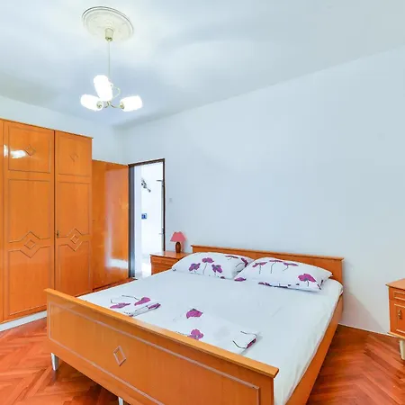With Parking Space - 23606 Apartman *