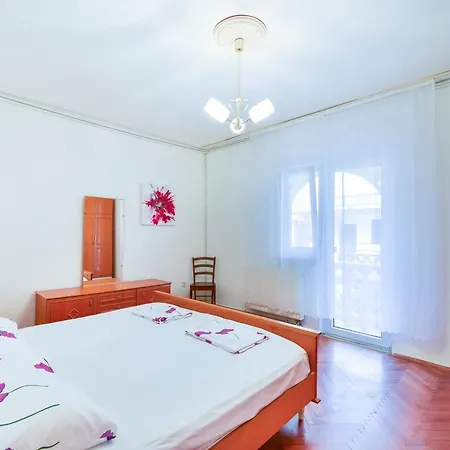 With Parking Space - 23606 Apartman *